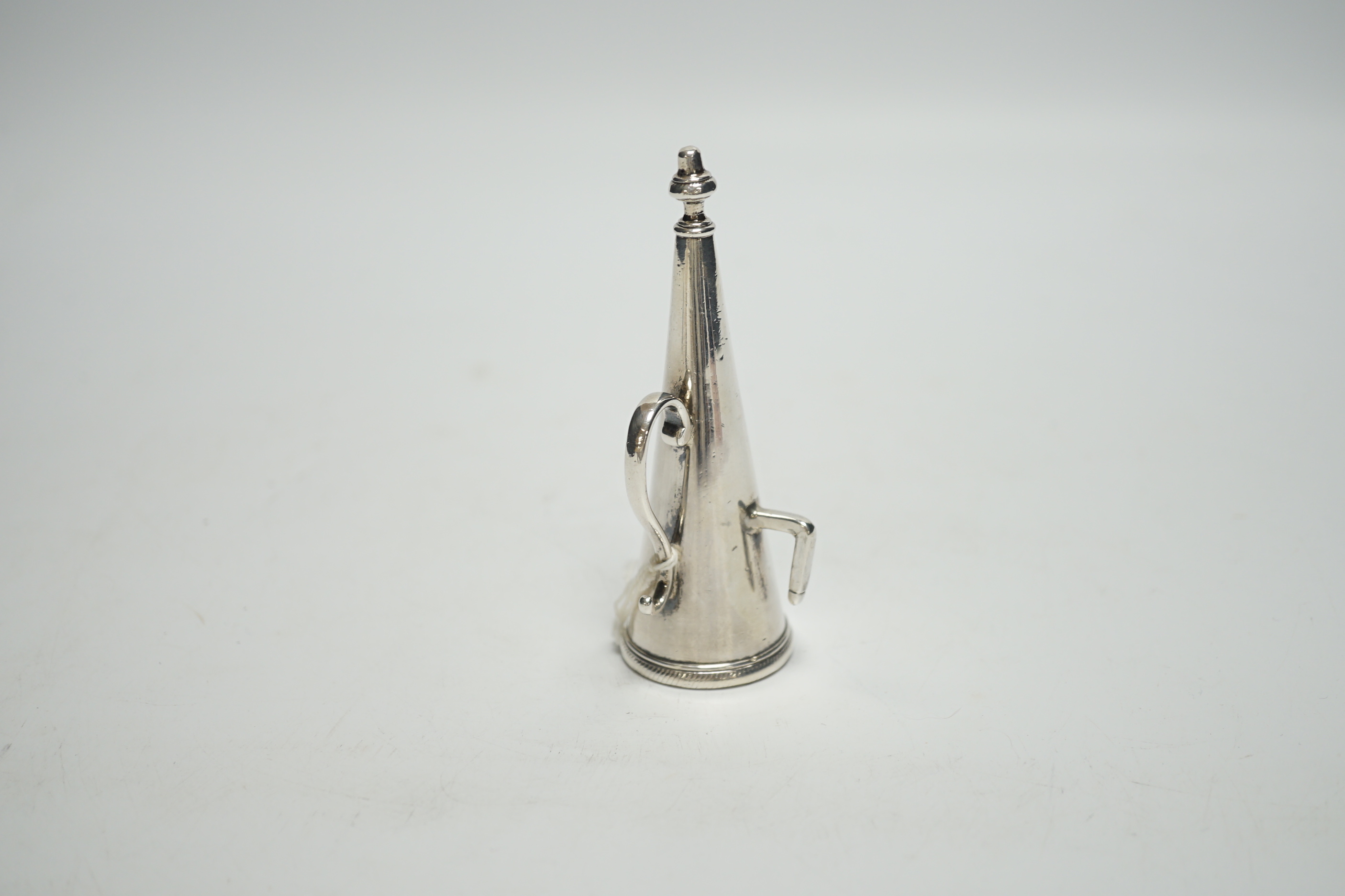 A Georgian silver candle extinguisher, marks rubbed, 10cm.